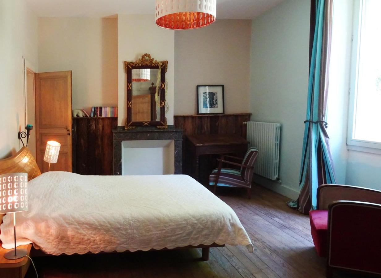 Crespin  Les Trois Hiboux B&B 외부 사진