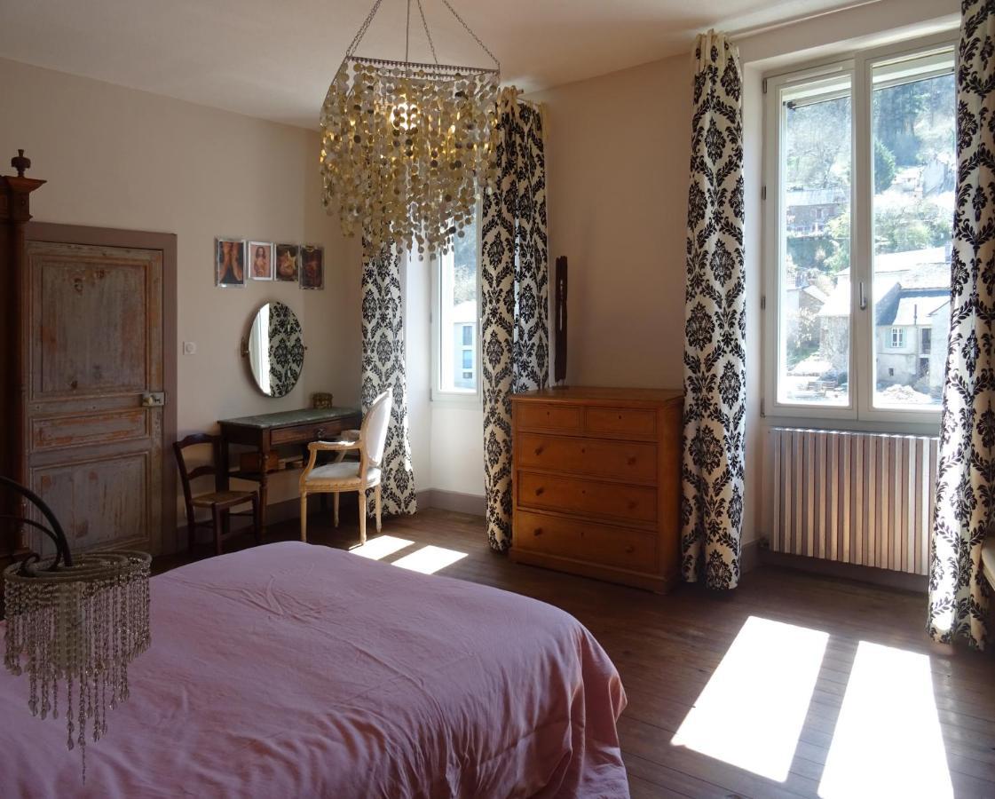 Crespin  Les Trois Hiboux B&B 외부 사진